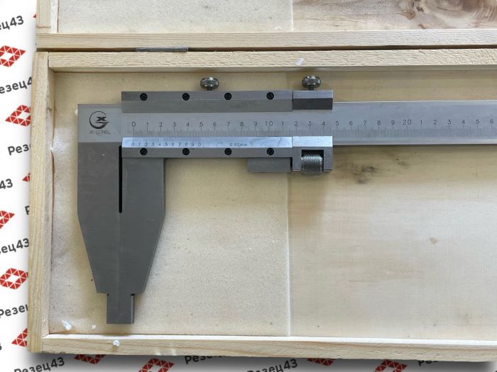 Штангенциркуль с нониусом для измерения пазов с удлиненными губками 0-1000 мм, губки 200 мм