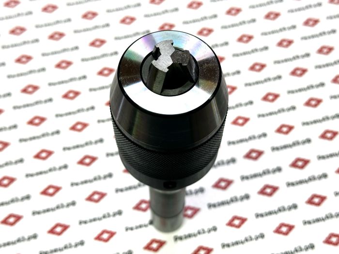 Сверлильный патрон 1-16 мм усиленный самозажимной с хвостовиком R8 (R8-APU16)