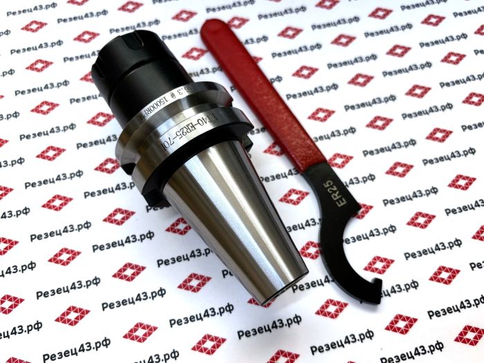 Цанговый патрон BT40 (ISO40) с ключом и с набором цанг ER25 в деревянном кейсе BT40-ER25-15PCS(П2)